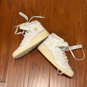 Adidas Sneakers in White and Cream
